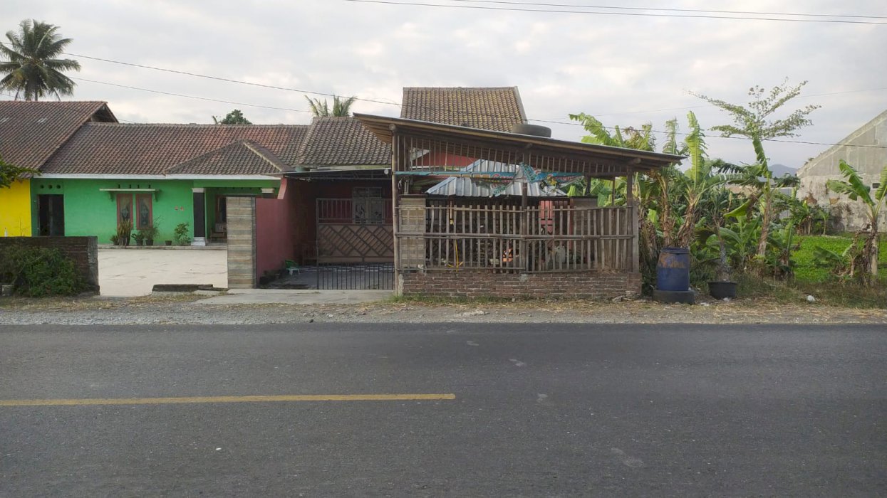 Dijual rumah siap huni,pinggir jalan raya