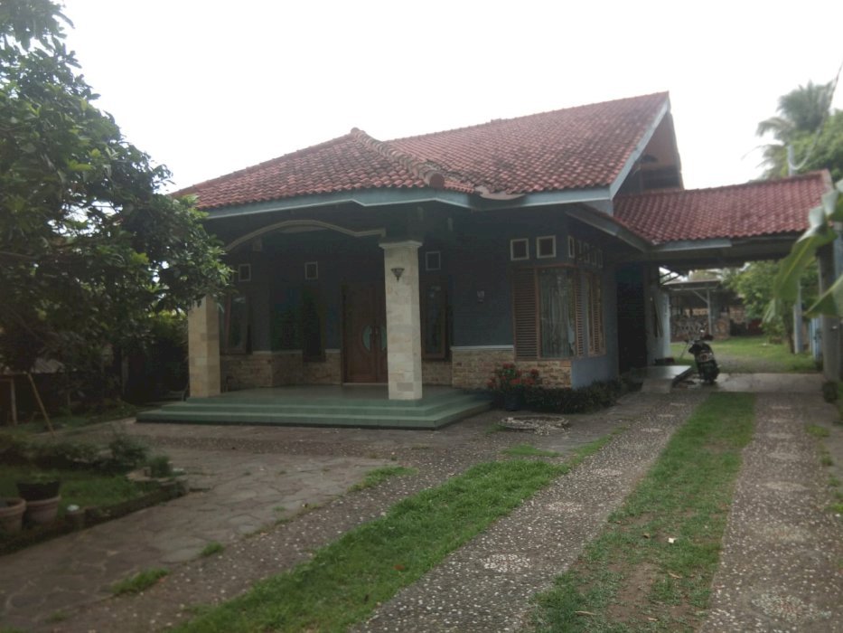 Dijual rumah siap huni pinggir jalan raya
