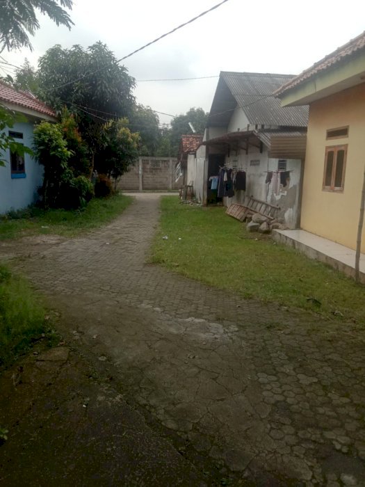 RUMAH DENGAN KONTRAKAN 5 PINTU BEBAS BANJIR