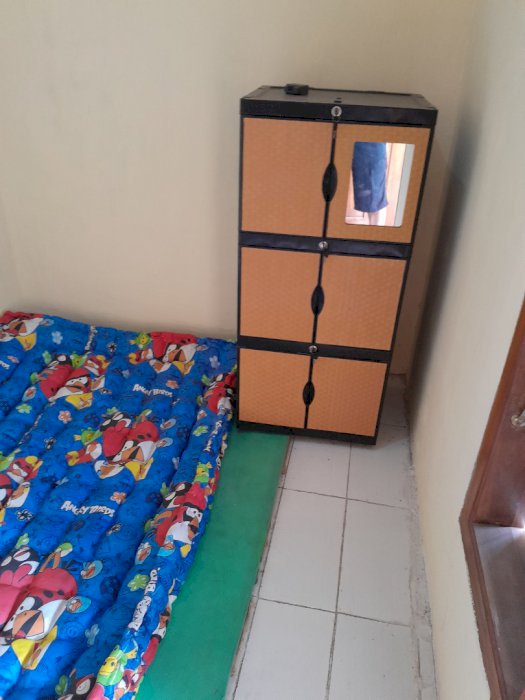 Menerima kos kusus pegawai pria kamar mandi dalam