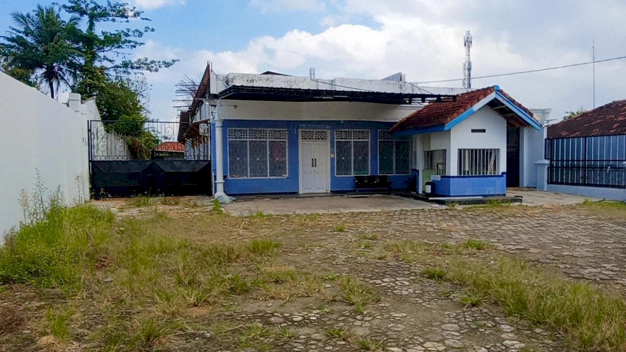 TANAH DAN BANGUNAN LUAS 1.813 M2 STRATEGIS DEPAN JLN RAYA METRO PUSAT