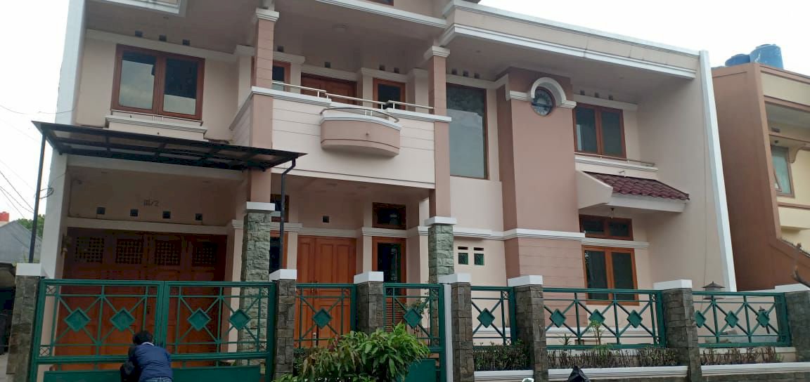 DIJUAL 1 UNIT RUMAH MEWAH ASRI TERAWAT DI TUBAGUS ISMAIL BANDUNG