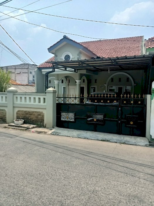 Rumah 2 Lantai SHM Pinggir Jalan Hadap Selatan di Beji Depok