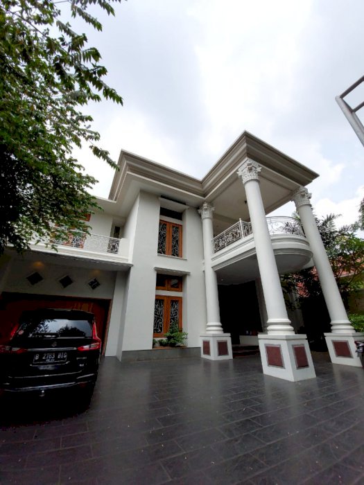 Rumah Mewah American Klasik Area Elit Jl. Dharmawangsa, Kebayoran Baru