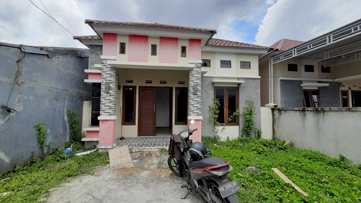 DIJUAL RUMAH DI JL PANGERAN NATAKUSUMA PONTIANAK KOTA KALIMANTAN BARAT