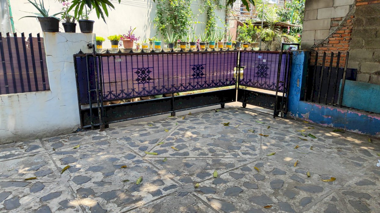 Jual cepat  rumah +  rumah kost 8 pintu blkg  rs hermina Bekasi