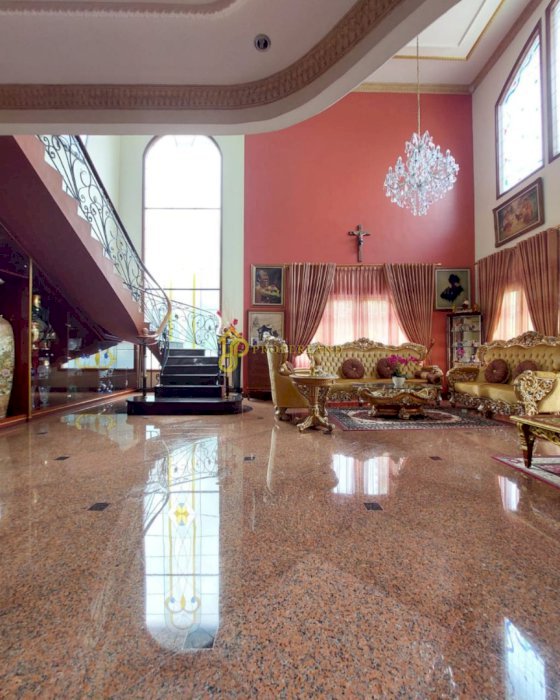 DI JUAL LUXURY MIDERN CLASSIC HAUSE DI CILANDAK JAKARTA SSLATAN