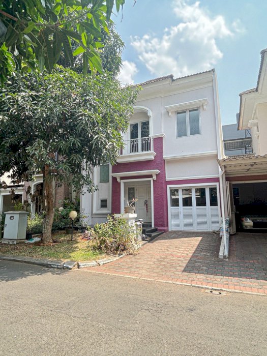 Disewa Rumah Semi Furnished Cluster Crystal PHG Gading Serpong