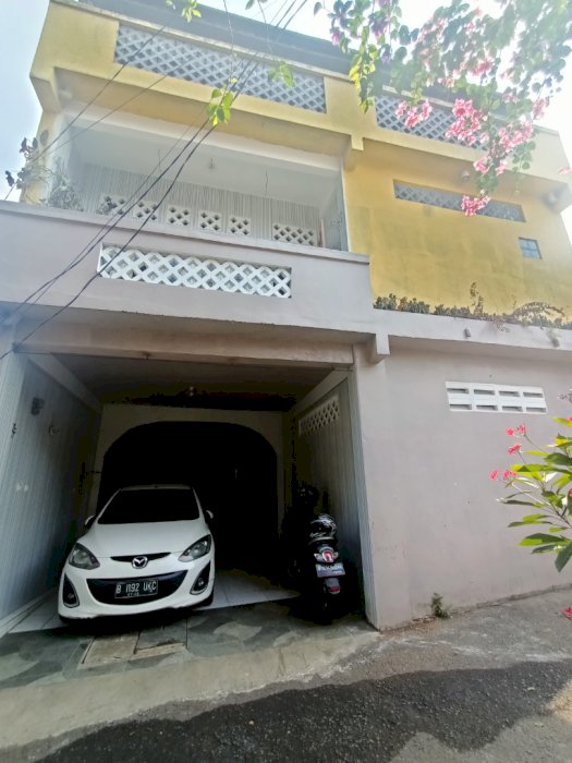 Dijual Cepat (BU) Rumah 3 Lantai SHM Lokasi Strategis Di Joe Kebagusan