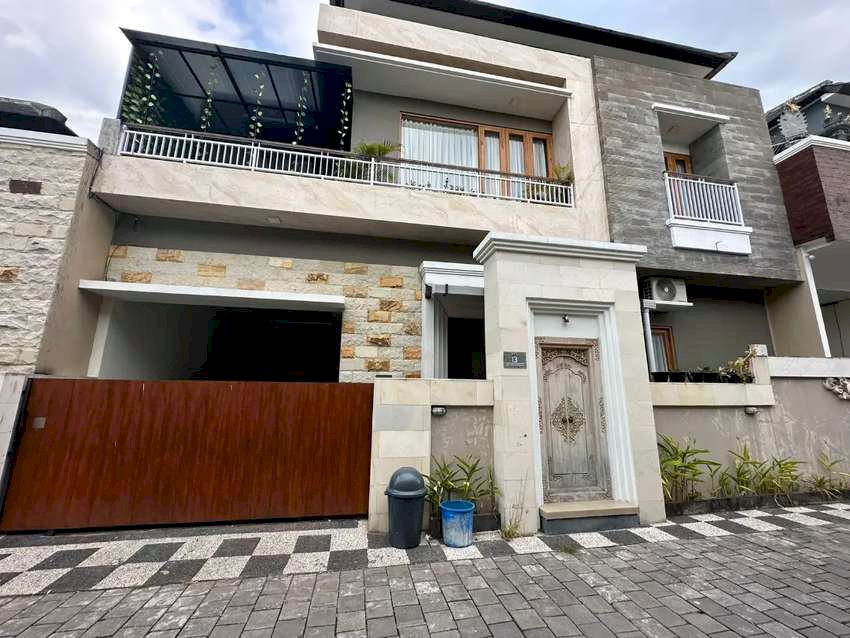 DI JUAL RUMAH MEWAH LINGKUNGAN ELIT DI GATSU TIMUR