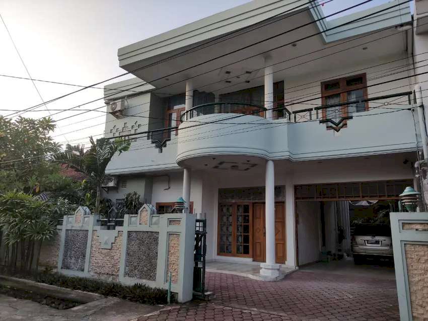 DI JUAL RUMAH DI RENON KAWASAN ELIT JALAN PEMUDA