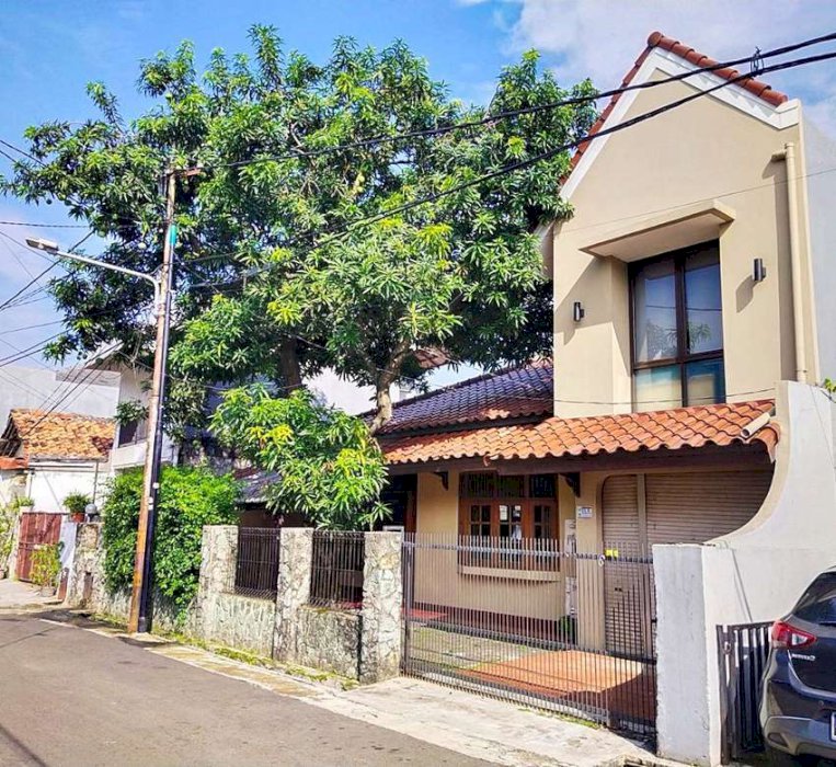 Dijual Rumah Asri di Jl. Warung Jati, Kalibata, Jakarta Selatan