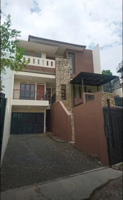 DIJUAL 1 UNUT RUMAH MEWAH DI SETIABUDI REGENCY BANDUNG UTARA