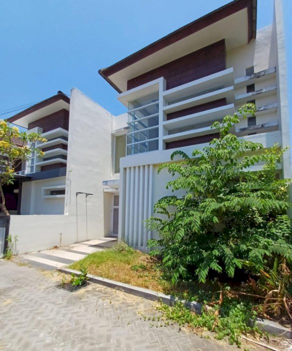 RUMAH MINIMALIS DENGAN HALAMAN LUAS DI PERSADA KEROBOLAN BALI