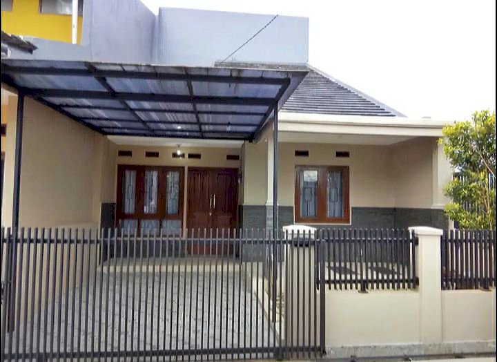 DIJUAL RUMAH 1,5 LANTAI DI CINGISED SAYAP ANTAPANI