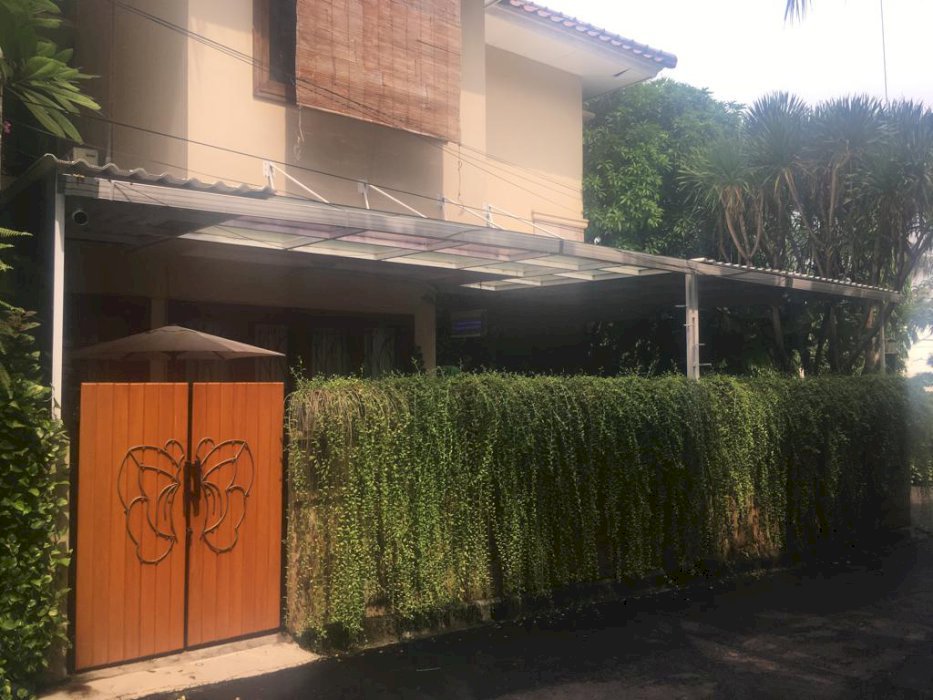 JUAL RUMAH 2 LANTAI LOKASI STRATEGIS DI JAKARTA SELATAN