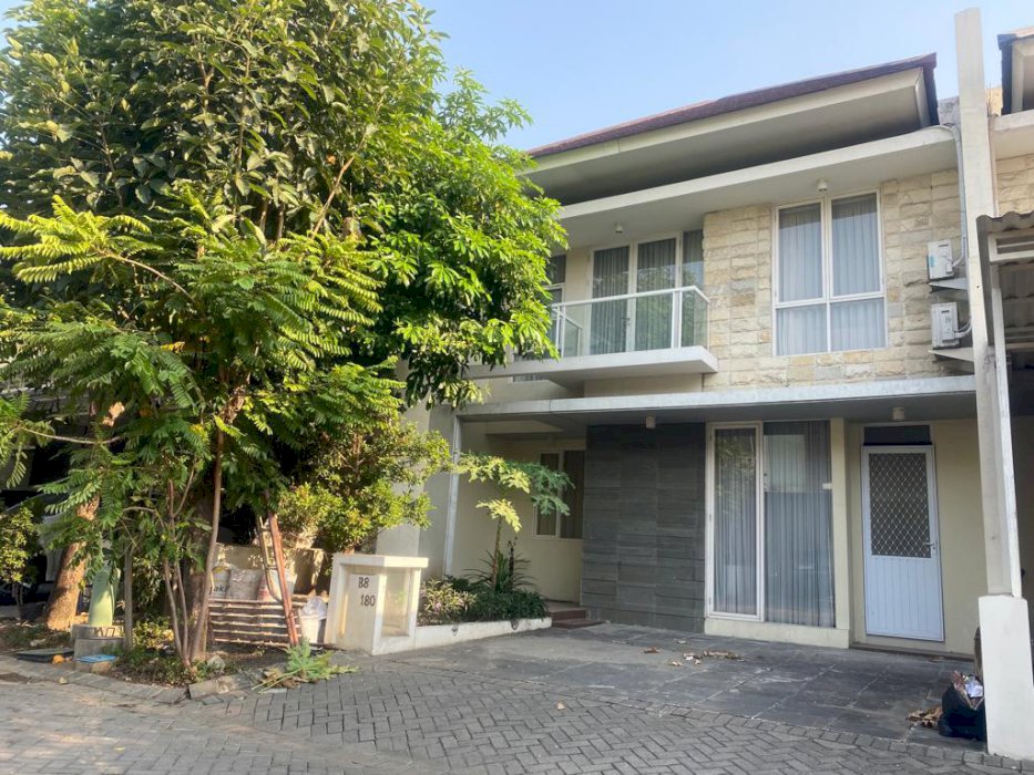 DISEWAKAN RUMAH 2 LANTAI ROYAL RESIDENCE WIYUNG SURABAYA