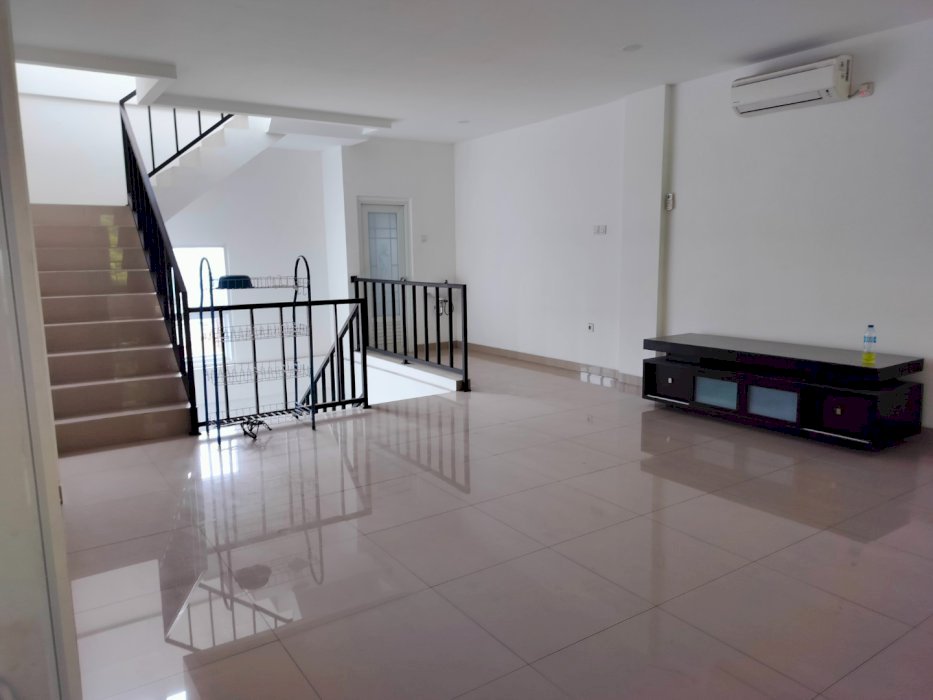 Disewakañ ruko pinggir Jalan dekat kawasan cantik lebar 6m