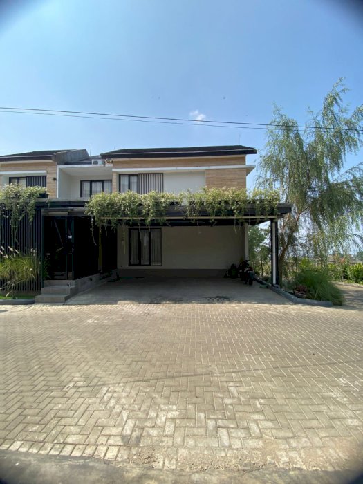 DIJUAL FULL FURNISHED 1 UNIT RUMAH KEKINIAN DI CIWARUGA BANDUNG UTARA