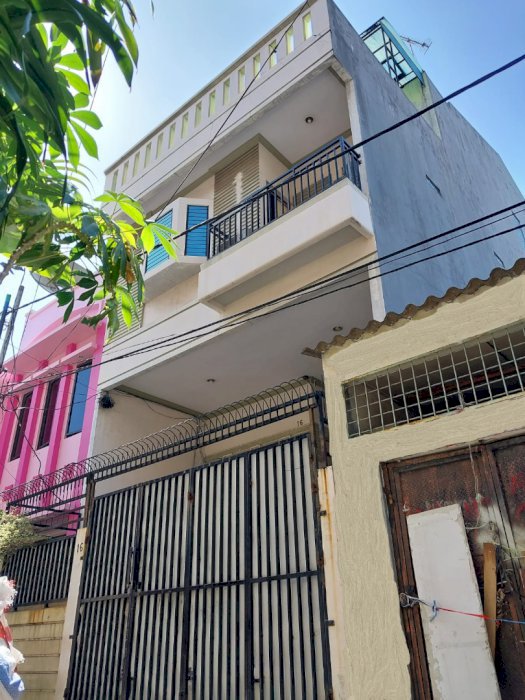 DI JUAL RUMAH 3 LANTAI PADEMANGAN