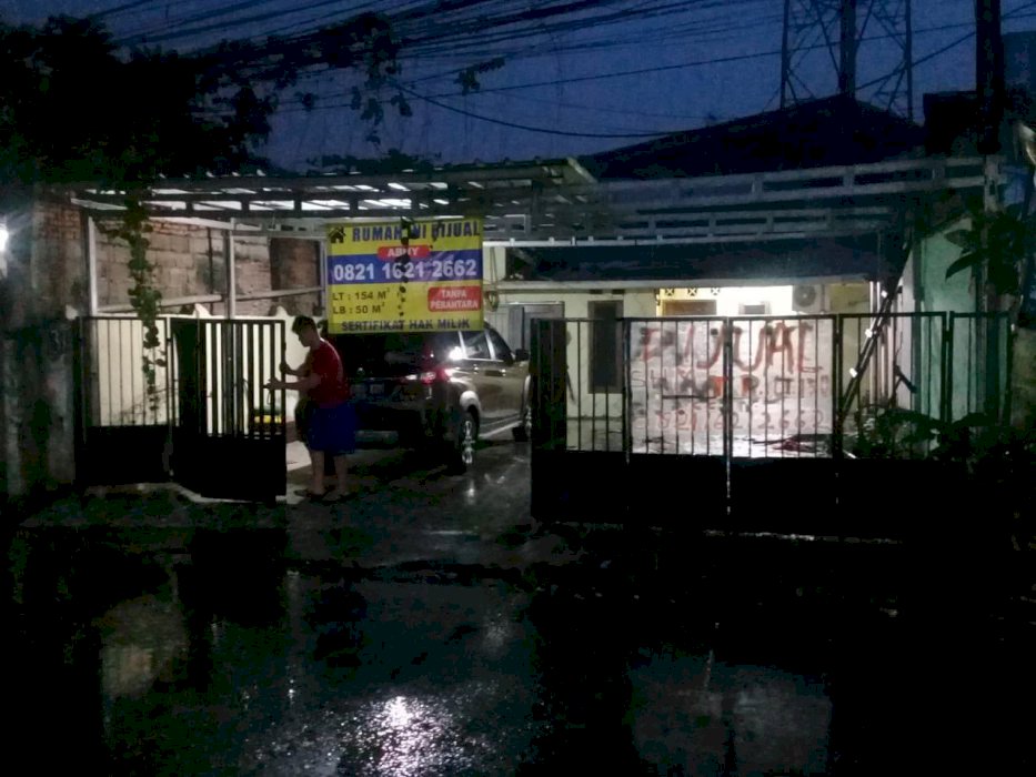 Rumah cocok untuk tempat usaha di pinggir jalan raya