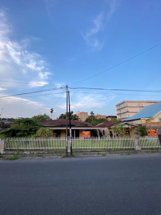 dijual tanah dan bangunan