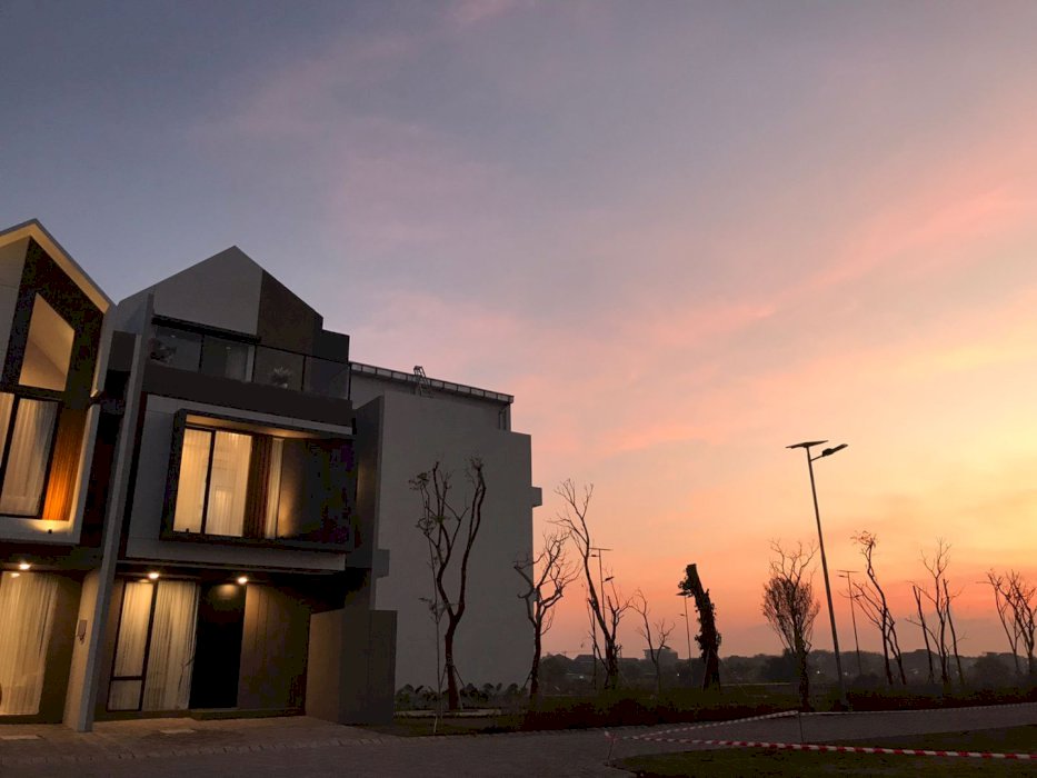 RUMAH ATTICH  3 LANTAI SURABAYA TIMUR MURAH POLL