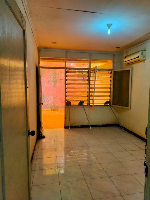 Rumàh  lama 1 lantai lebar 10mdekat fasum dn lrt