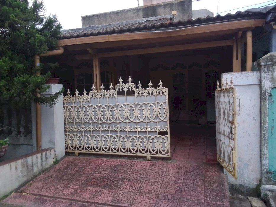 Di jual Rumah Lt.120 m2, SHM, Perum Harapan Jaya,pinggir jalan besar.