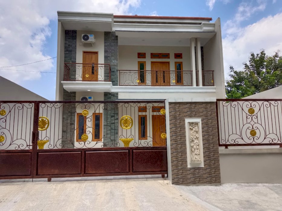 Rumah bagus 2 lantai UUdekat hotel sheraton 5 kamar tidur