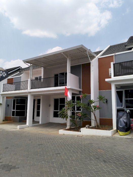 Rumah 2 lantai pool bangunan sangat strategis harga terjangkau