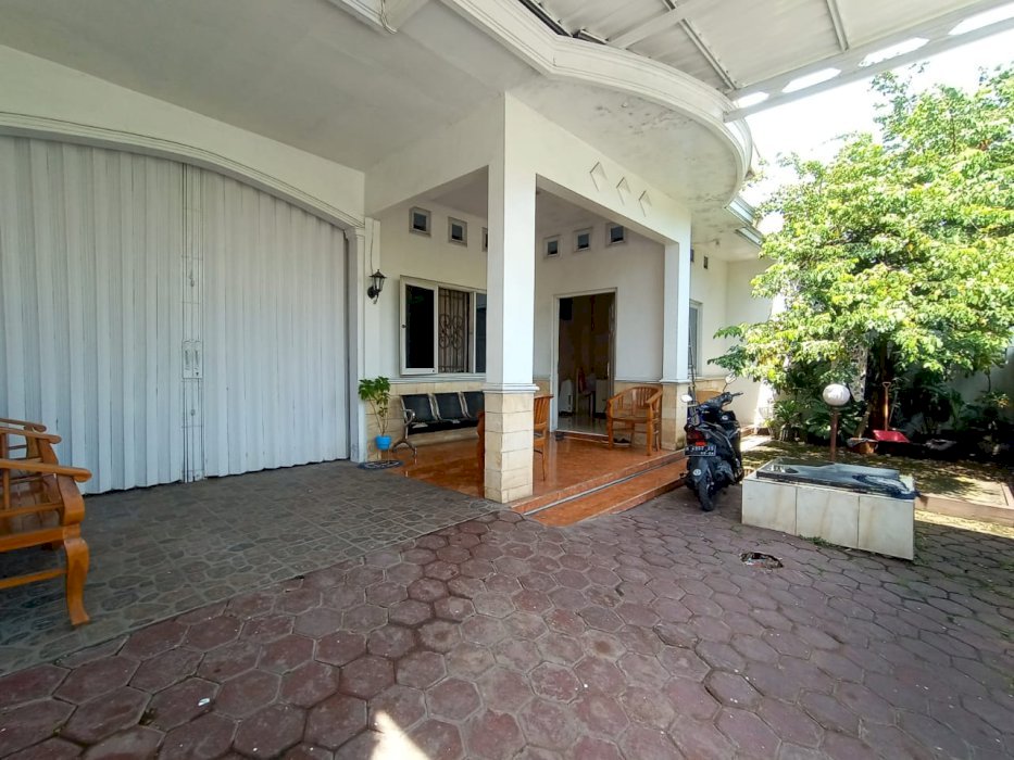 RUMAH BAGUS JALAN RAYA TENGAH KOTA