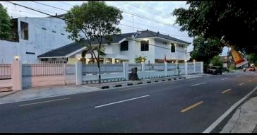 Rumah mewah 2 lantai tepi jalan raya kota jogja luas tanah 418m2
