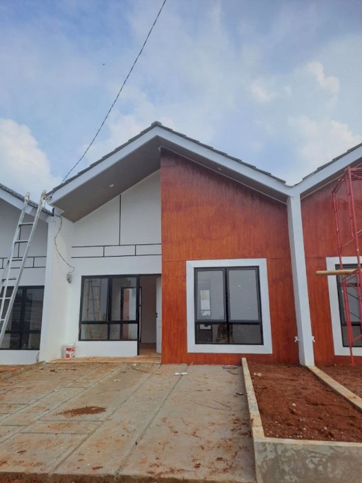 Rumah Dekat Stasiun KRL