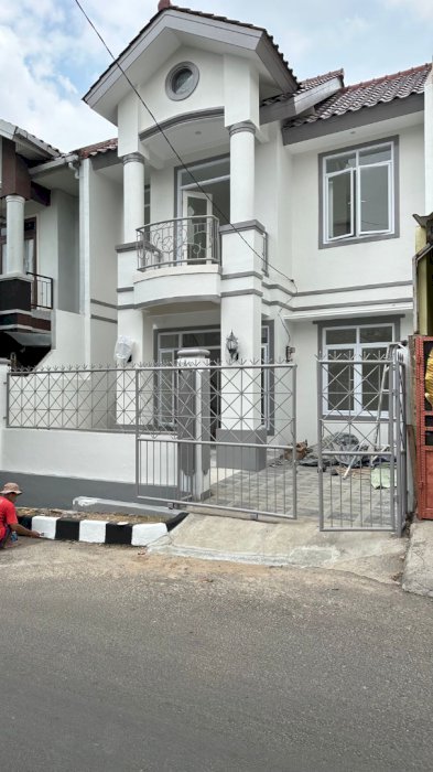 Di Jual Rumah 2 lantai Di Permata Depok