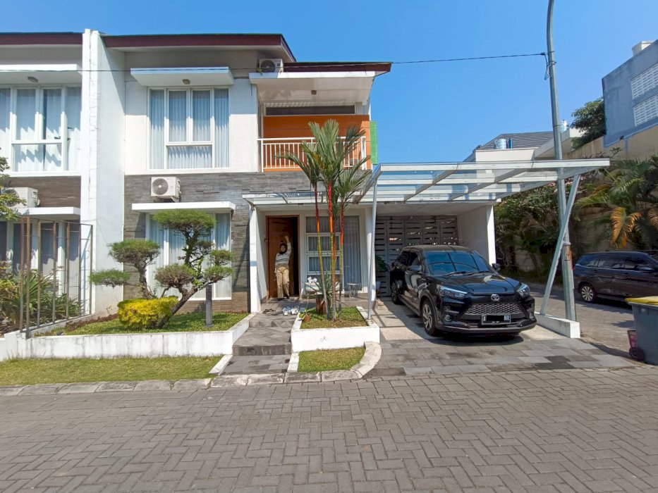 RUMAH DALAM PERUMAHAN ELITE DEKAT RSA UGM YOGYAKARTA