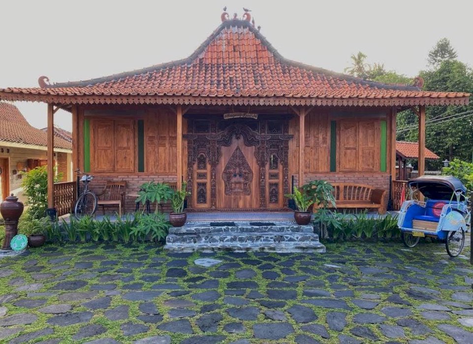 Rumah Etnik Joglo Luas + Kolam Renang Pemandangan Indah dekat UII