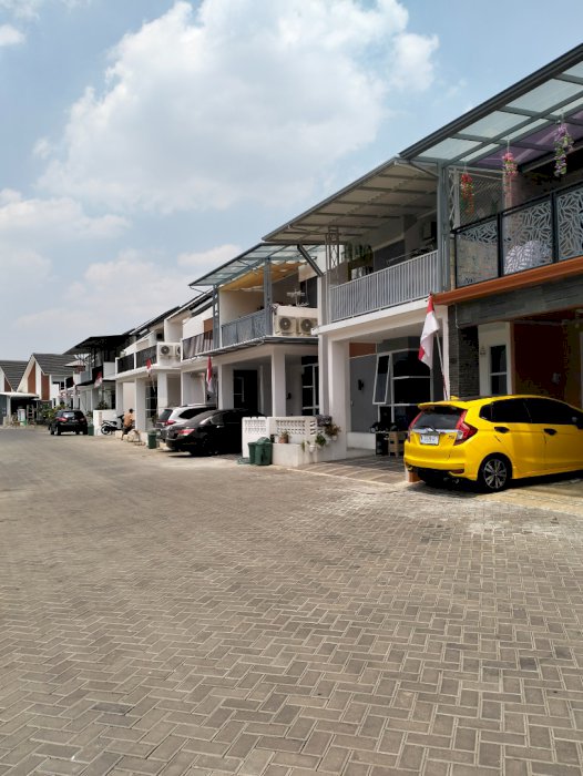 Rumah 2 lantai pool bangunan Aryana Karawaci