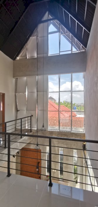 Rumah modern belakang kampus PGRI