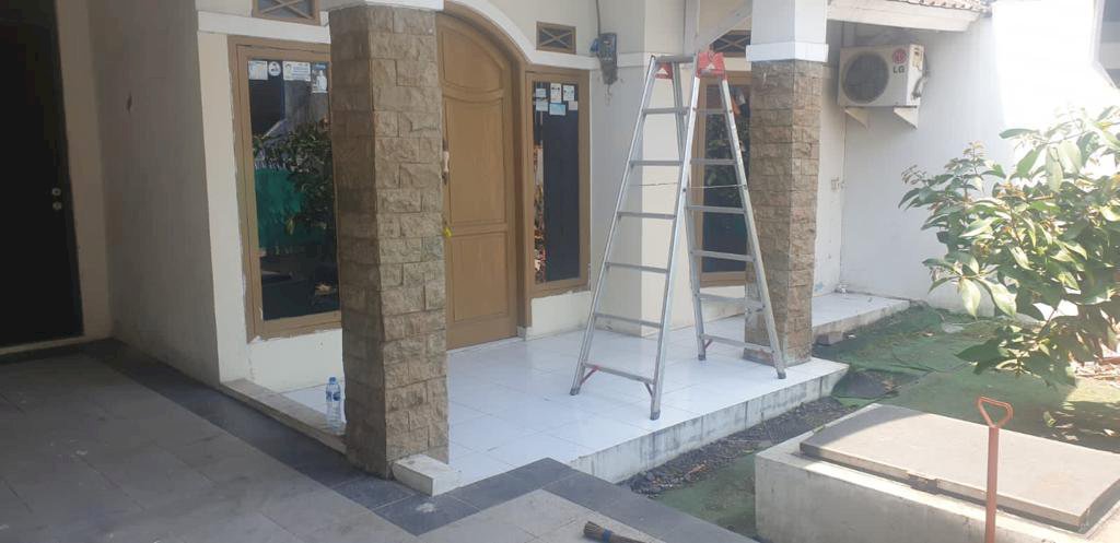 RUMAH DI DALAM KOMPLEK DI UJUNG BERUNG JAWA BARAT