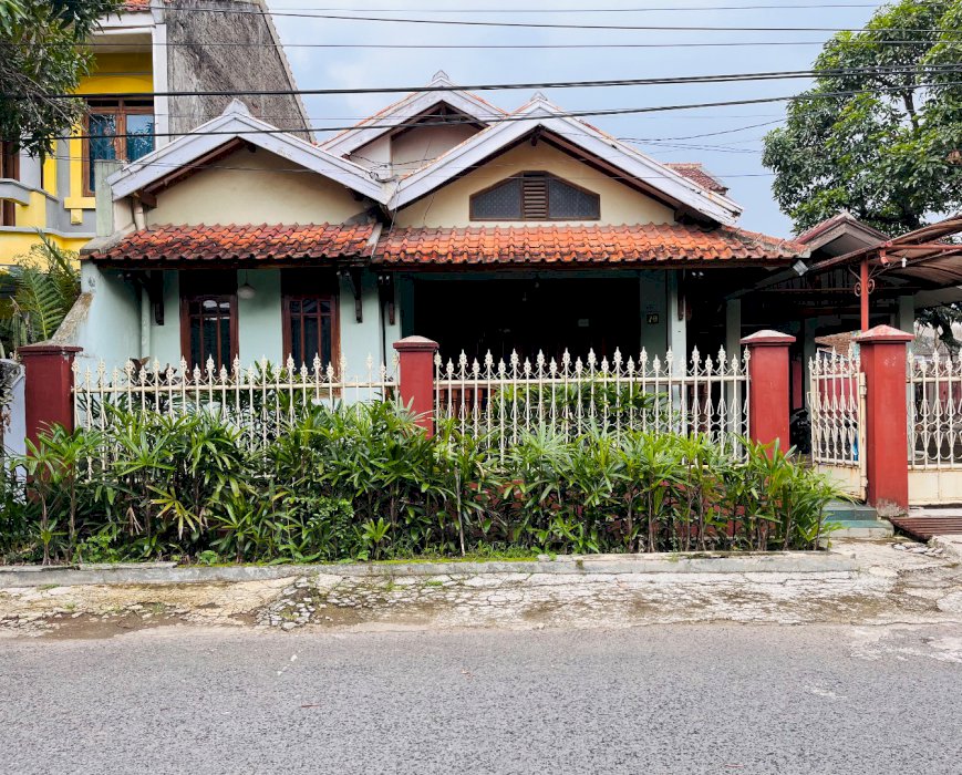 Rumah Asri, Luas dan Jalan Utama