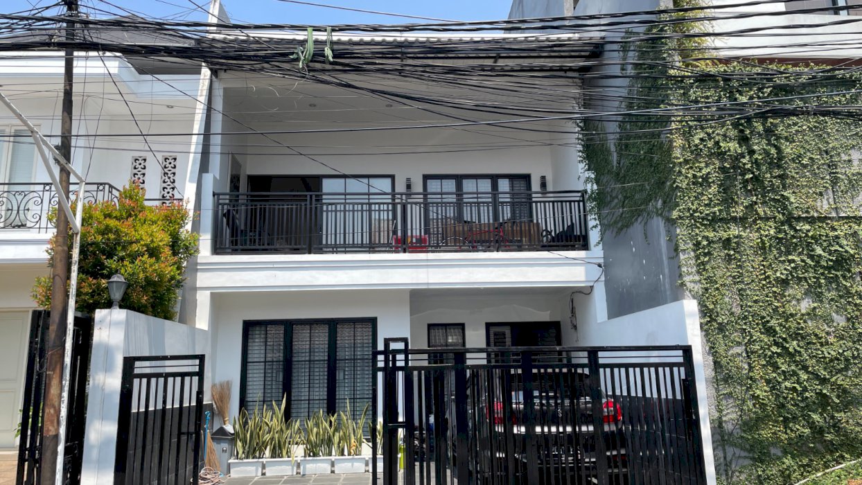 Dijual Rumah Baru Renov Full Furnished SHM di Pondok Indah