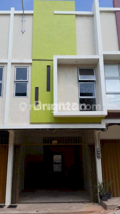 RUKO TOWN HOUSE CIPTA MANDIRI BOTANIA 1