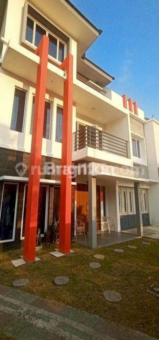 RUMAH MEWAH FULLY FURNISH LOKASI ELIT CENTRAL SUKAJADI