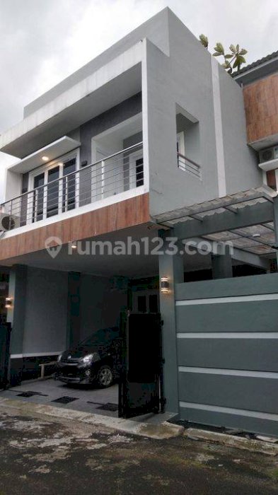 Rumah Minimalis 3,5 Lantai Lux Kokoh di Perumahan Satwika Permai