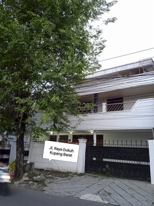 RUMAH 3 LANTAI LOKASI STRATEGIS DI SURABAYA