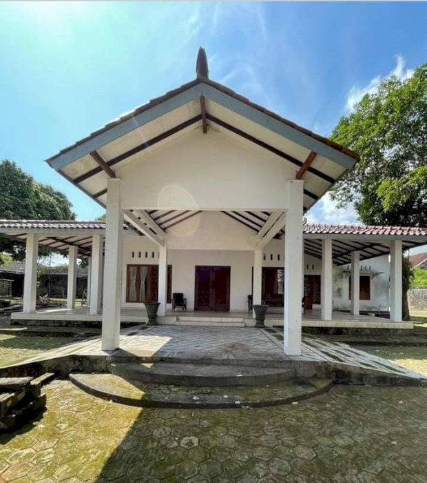 RUMAH JOGLO HALAMAN LUAS STRATEGIS DI YOGYAKARTA