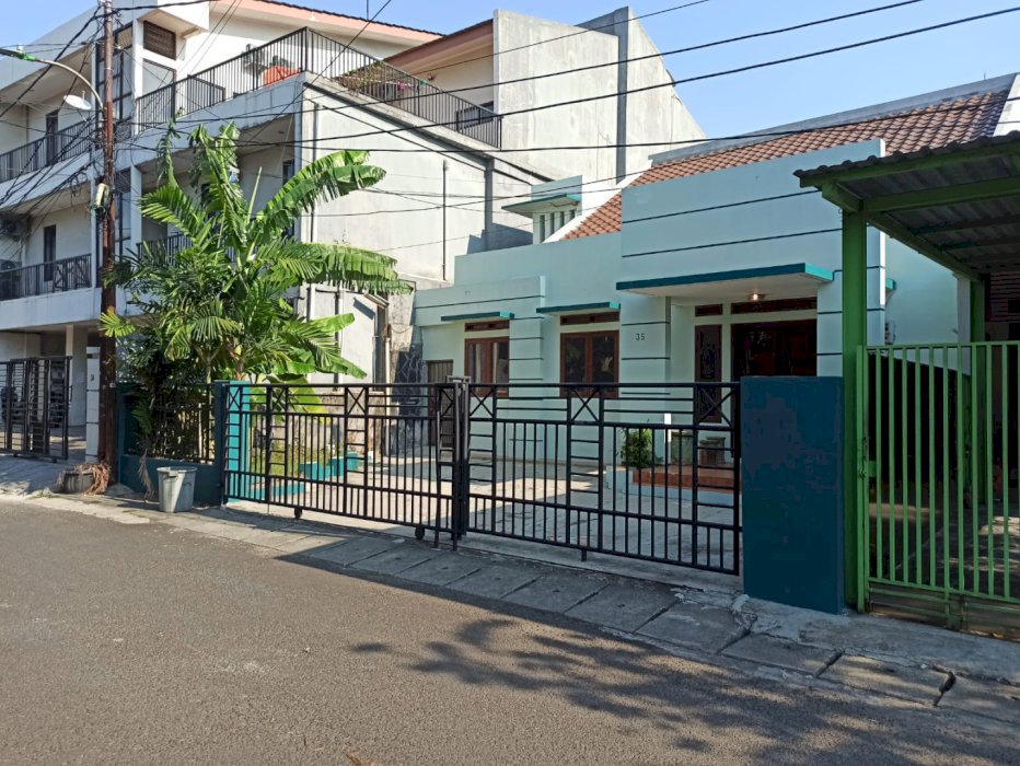 RUMAH STRATEGIS DALAM KOMPLEK DI PONDOK INDAH JAKARTA SELATAN