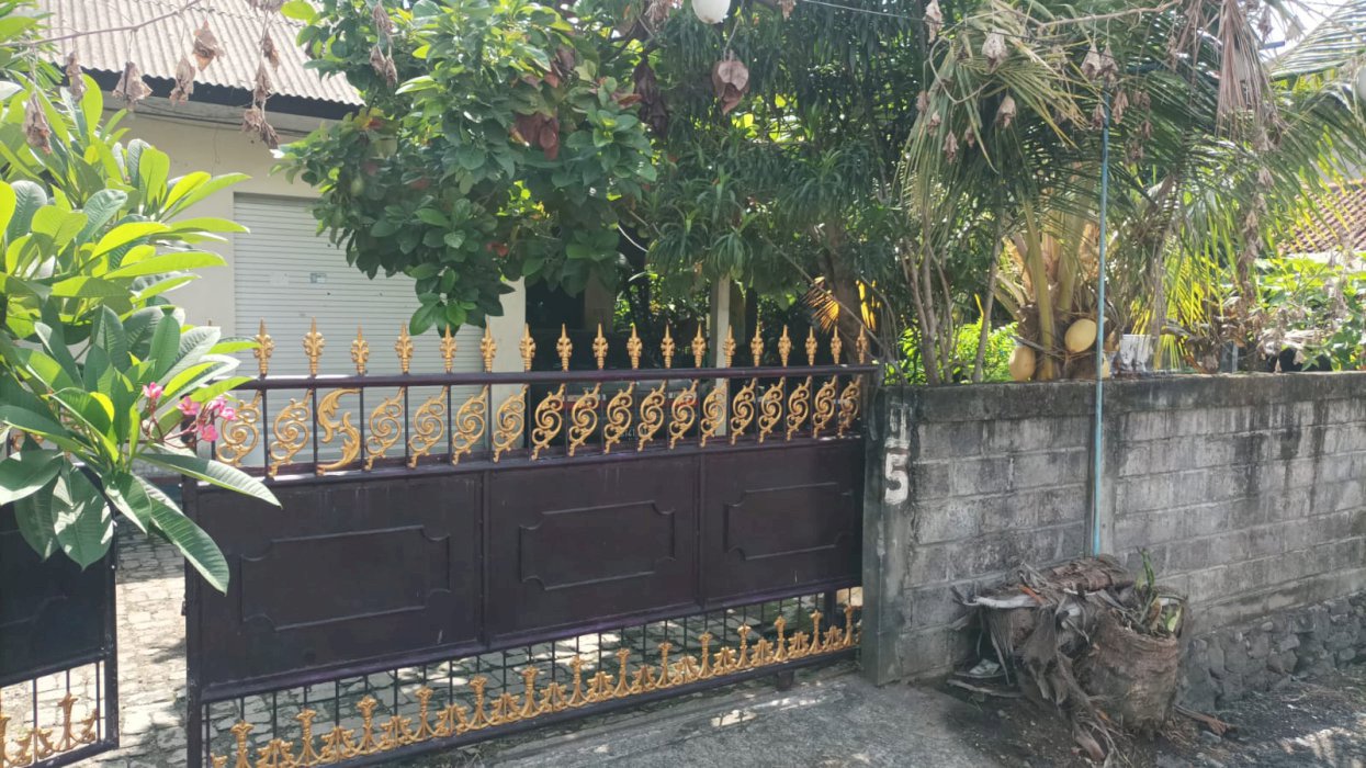 Dijual Tanah dan atau Rumah, 1 are atau keseluruhan tanah dan rumah