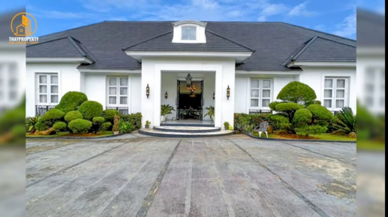 Di jual vila mewah kawasan sentul city